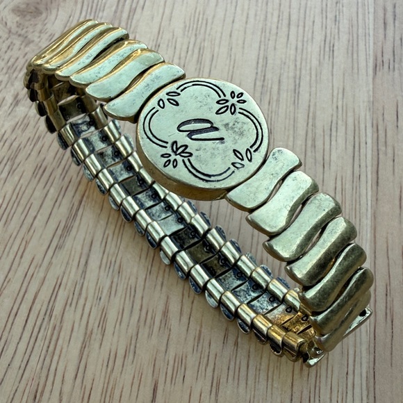 Anthropologie Gold-Tone Sweetheart Expansion Bracelet!!🔥🔥🔥 - Picture 9 of 13